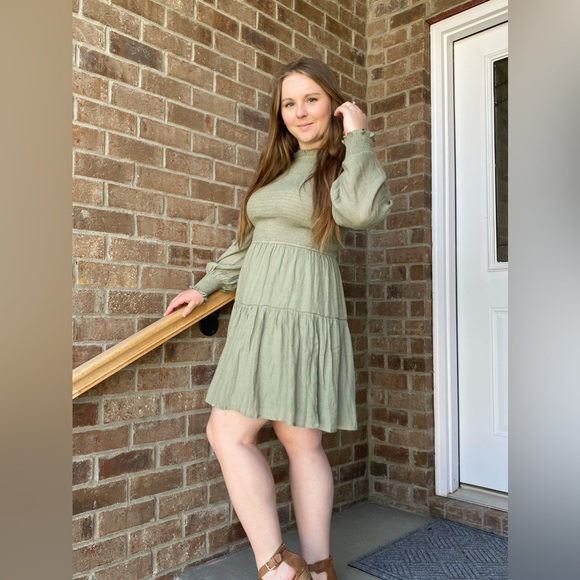 Meet your Posh Seller! - Picture 2 of 3